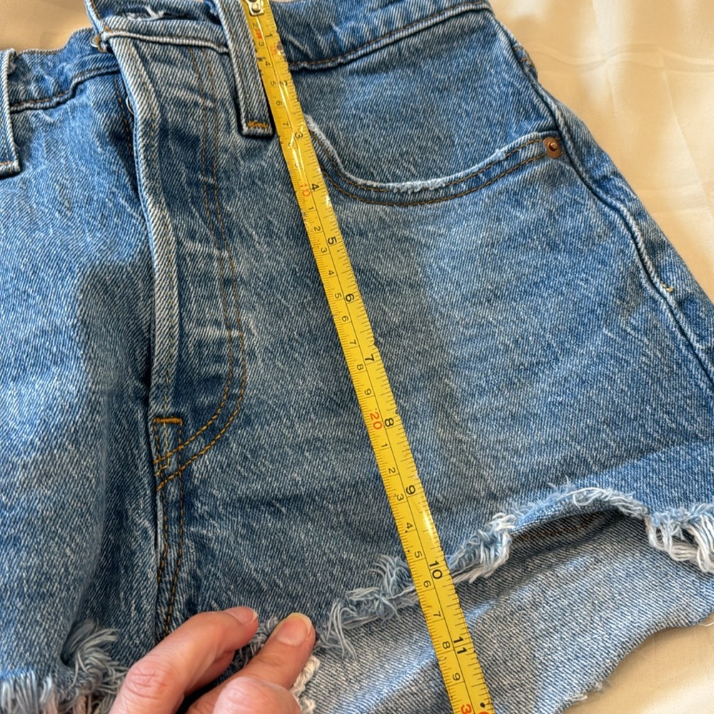 Women’s Levi’s 501 button fly denim shorts - Picture 7 of 8